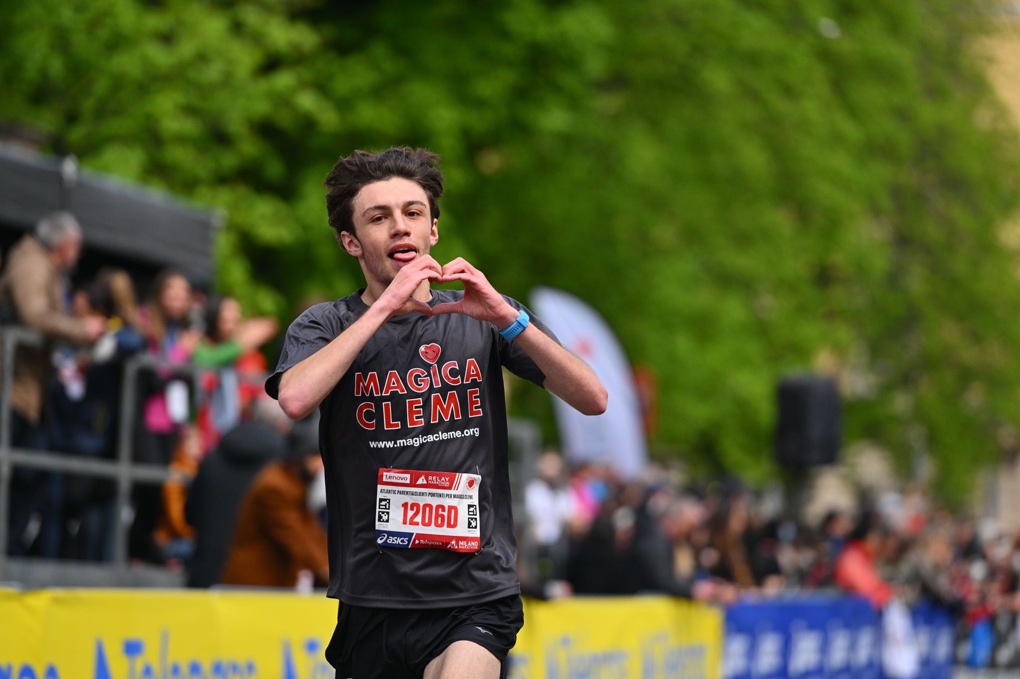 Federico Steis corre la Lenovo Milano Marathon con Atlantic e Magica Cleme